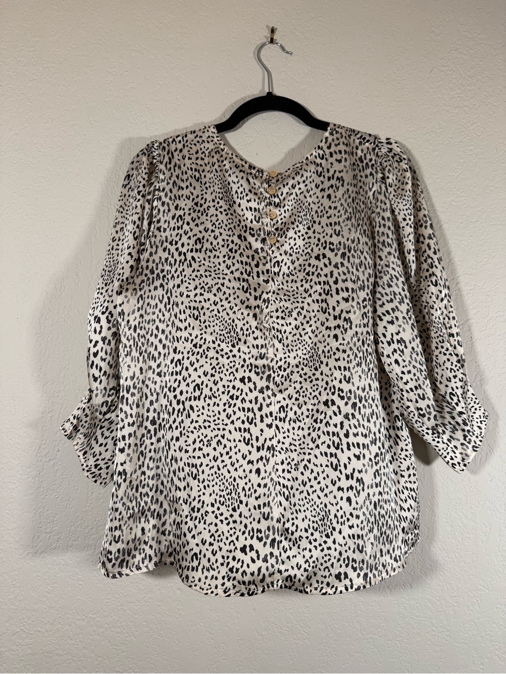 Leopard Satin Cream Leopard Cheetah Print Blouse Women's Medium - Picture 5 of 9